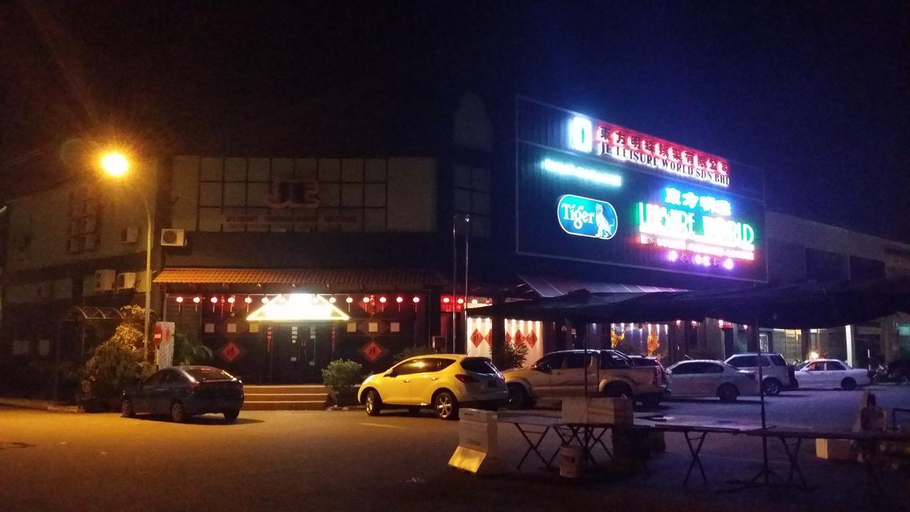 Om Hotel Simpang Ampat  Luaran gambar