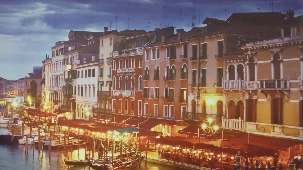 Om Hotel Simpang Ampat  Luaran gambar