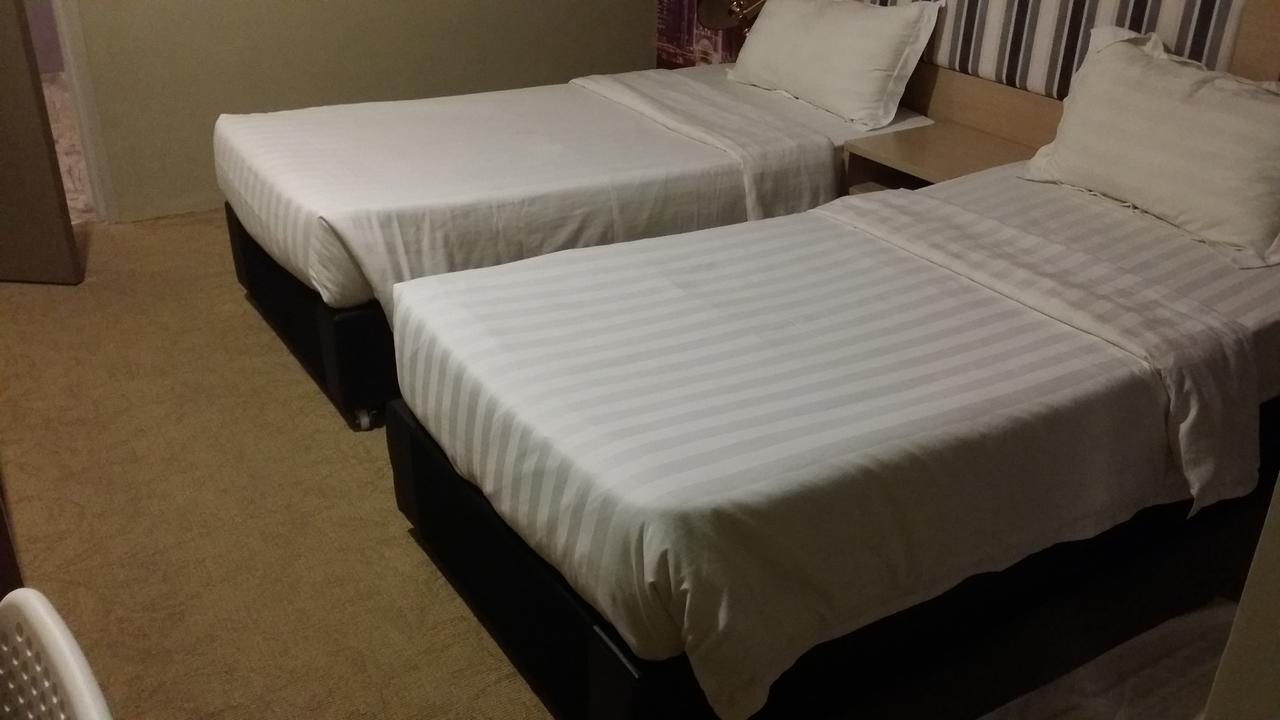 Om Hotel Simpang Ampat  Luaran gambar